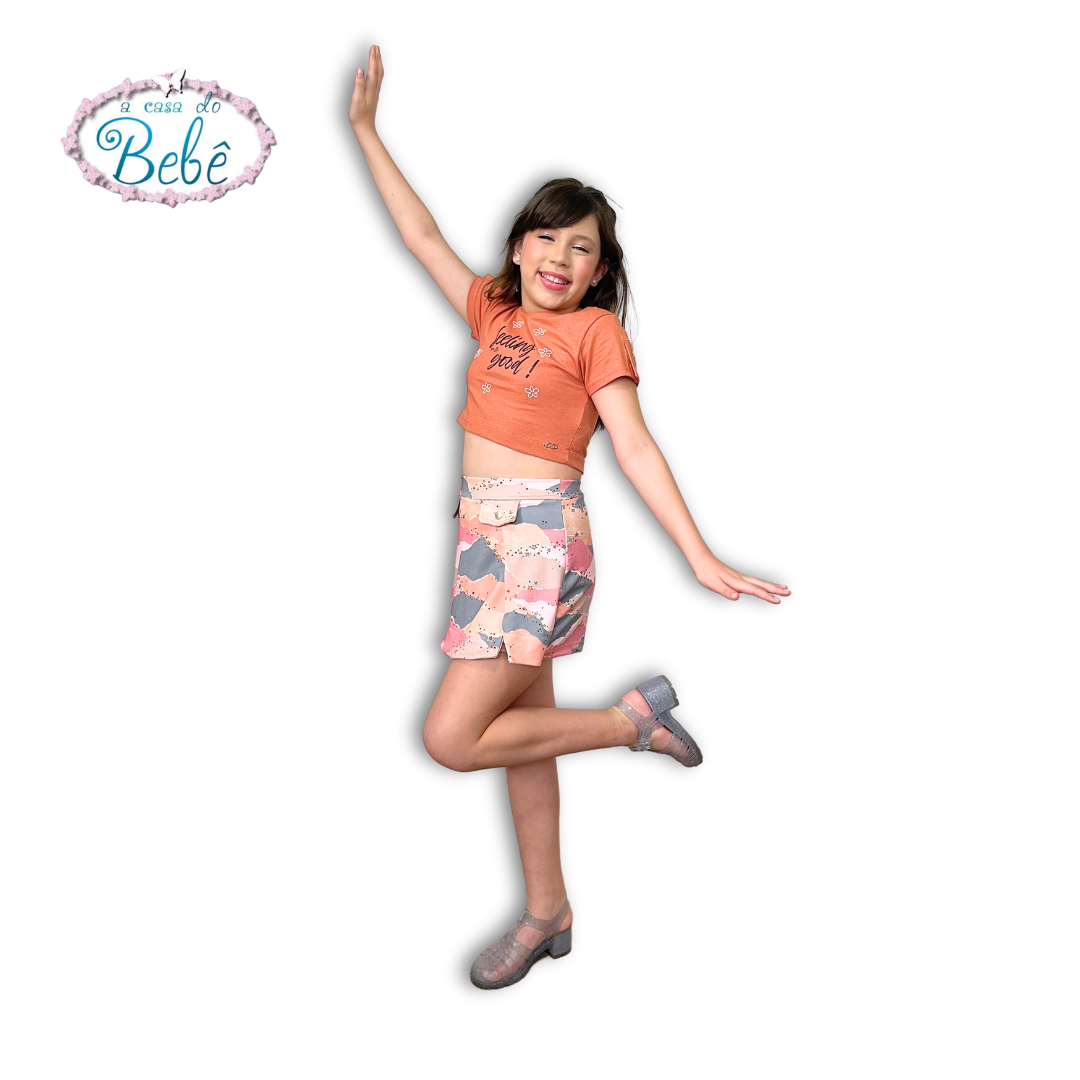 Conjunto Cropped "Feeling Good" e Short-Saia Estampado Menina Anjo