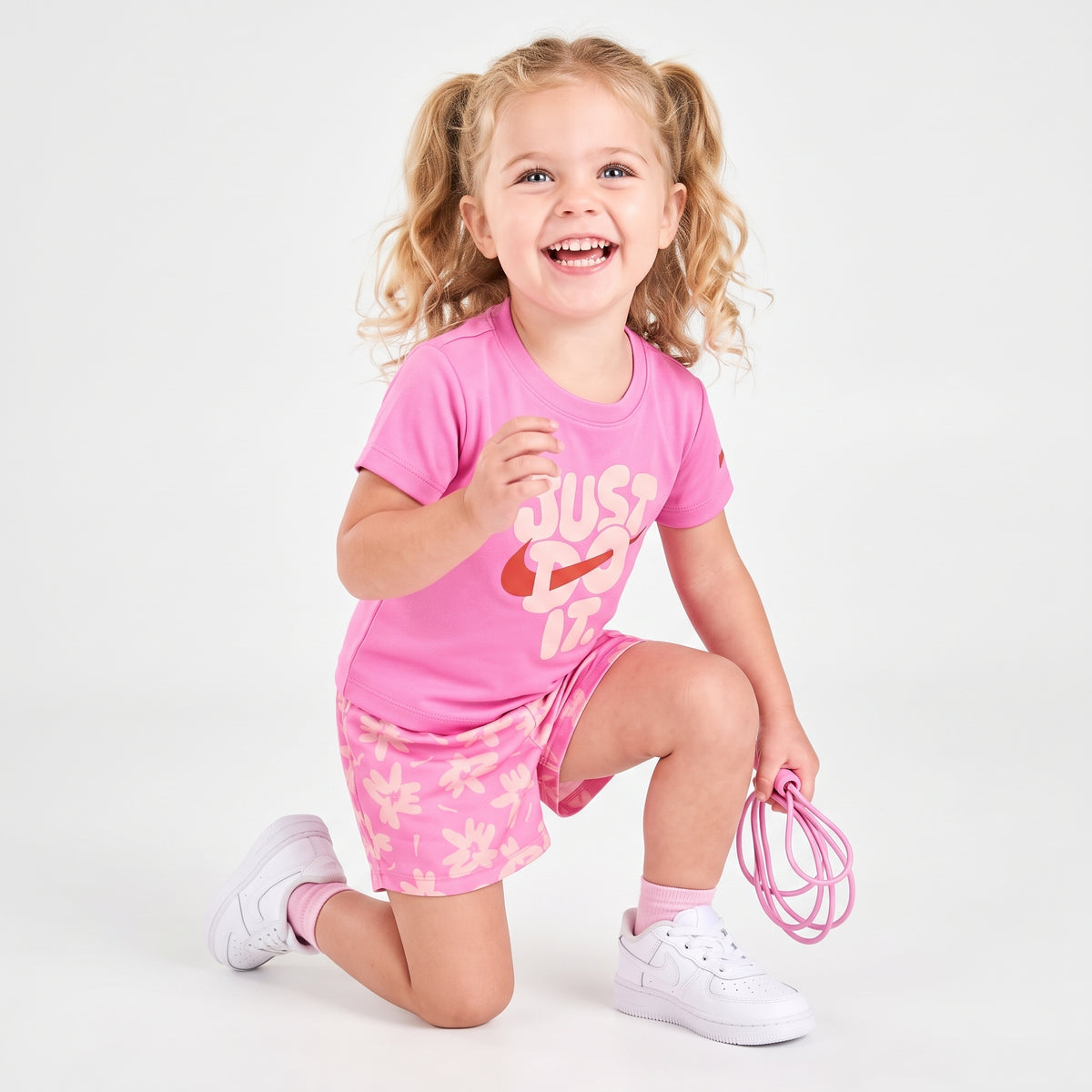 Conjunto Dry Fit Camiseta Rosa "Just Do It" e Shorts Estampado Nike