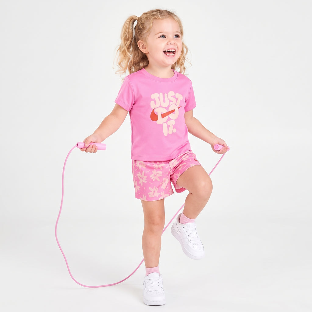 Conjunto Dry Fit Camiseta Rosa "Just Do It" e Shorts Estampado Nike