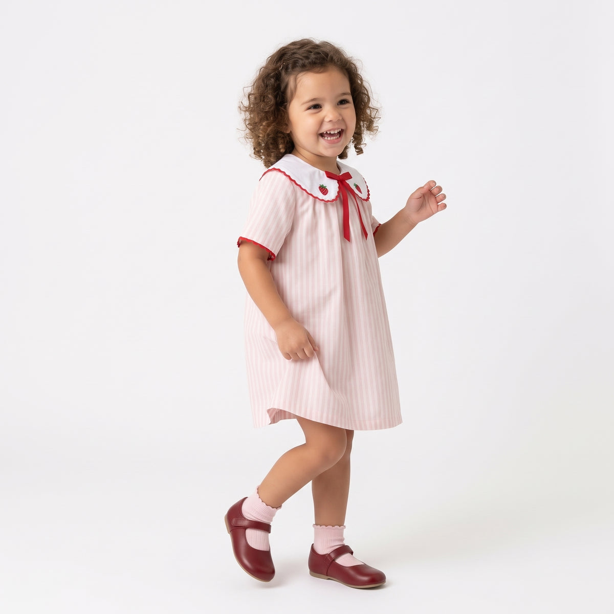 Vestido Riscas Rosa com Gola Peter Pan e Morangos Bordados Barra Sianinha