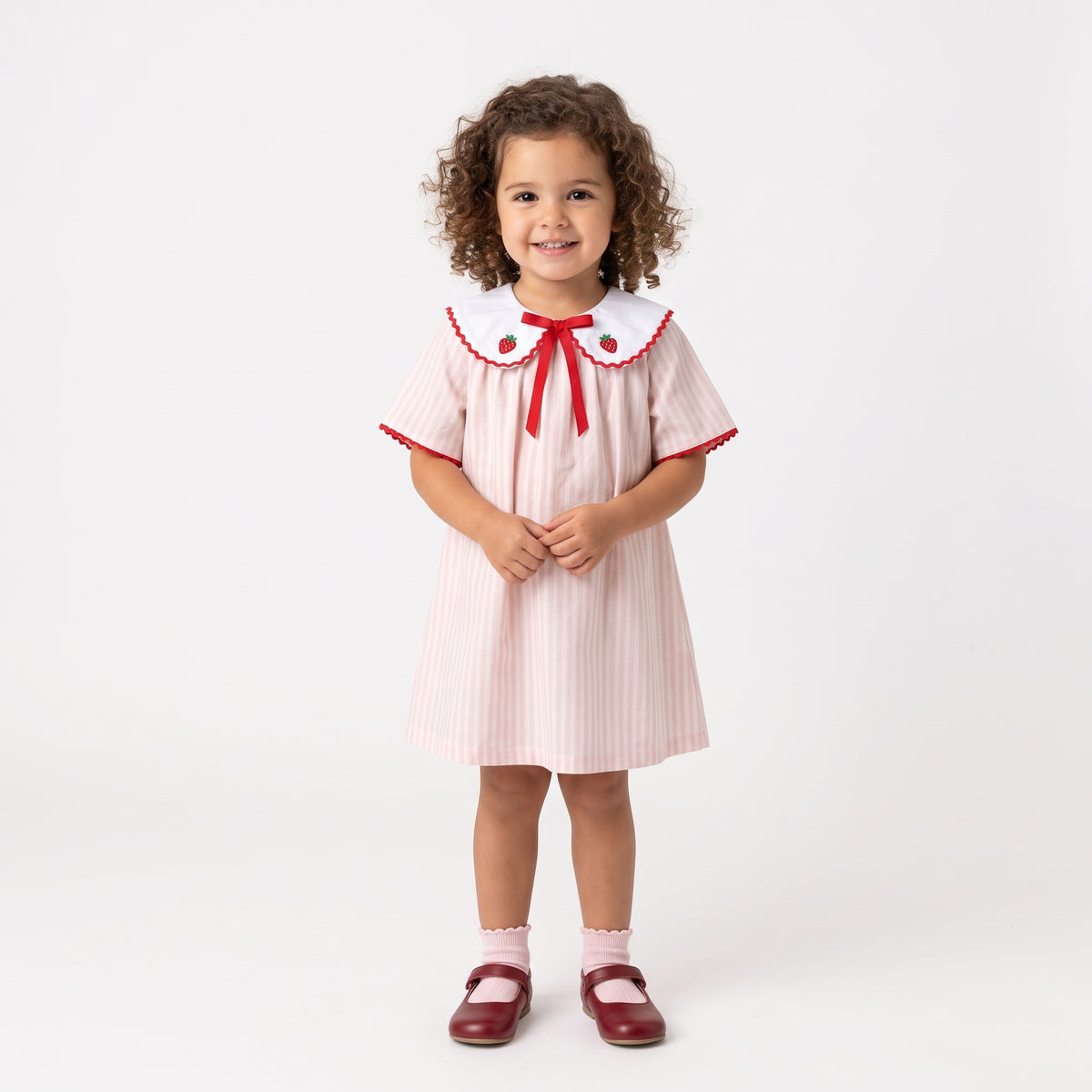 Vestido Riscas Rosa com Gola Peter Pan e Morangos Bordados Barra Sianinha