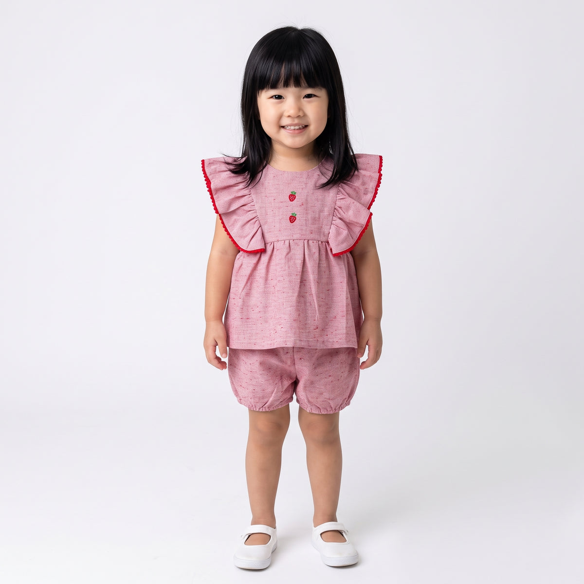 Conjunto Blusa com Babados e Morangos Bordados e Short