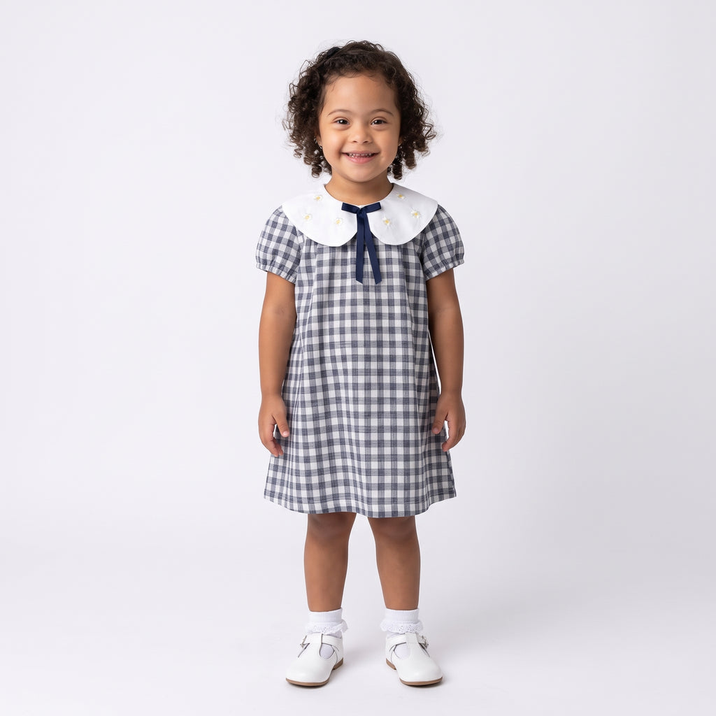 Vestido Xadrez Vichy Preto com Gola Peter Pan e Flores Bordadas Keko